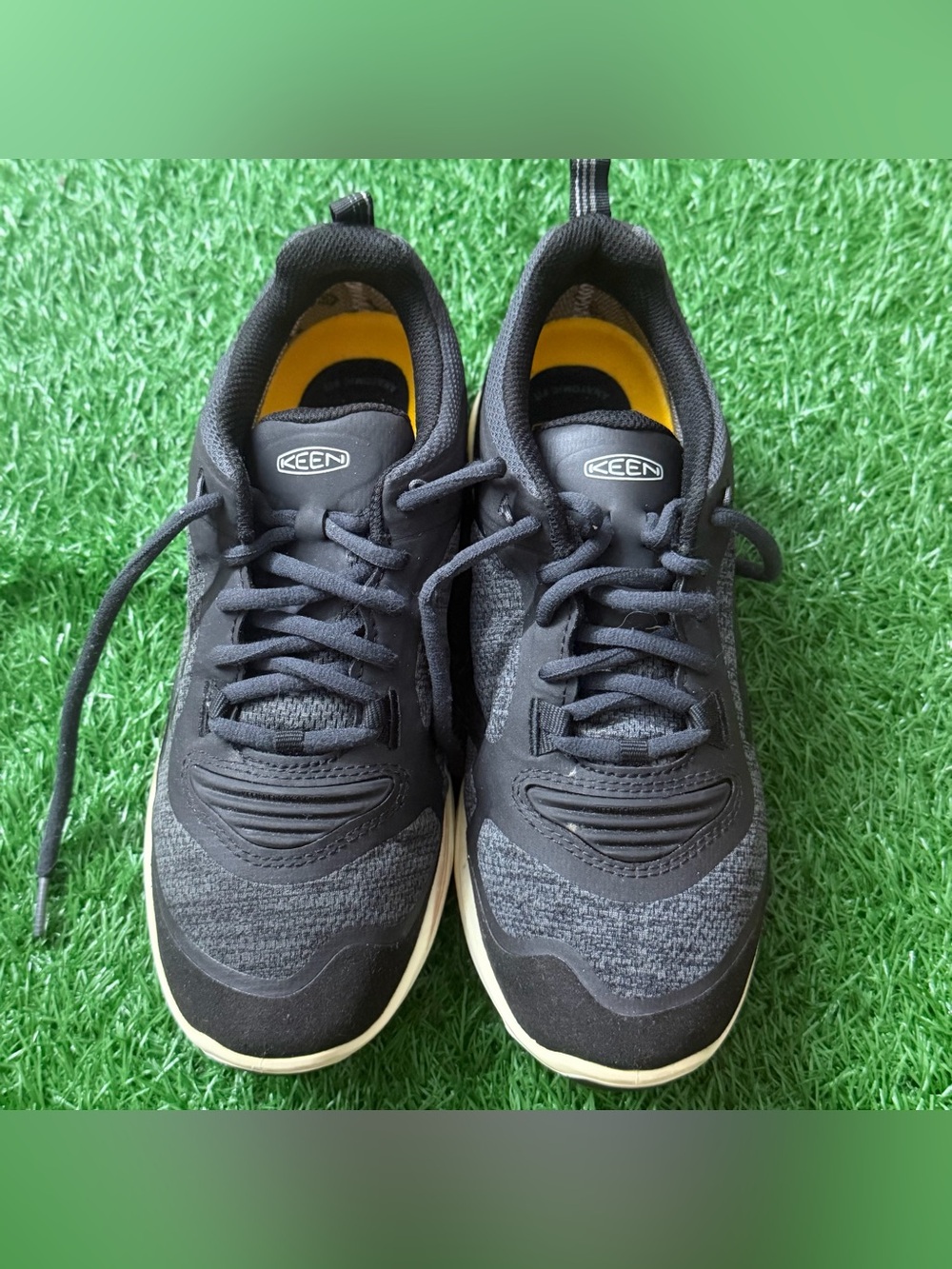 KEEN Women’s Black Athletic Sneakers‎ Size 8